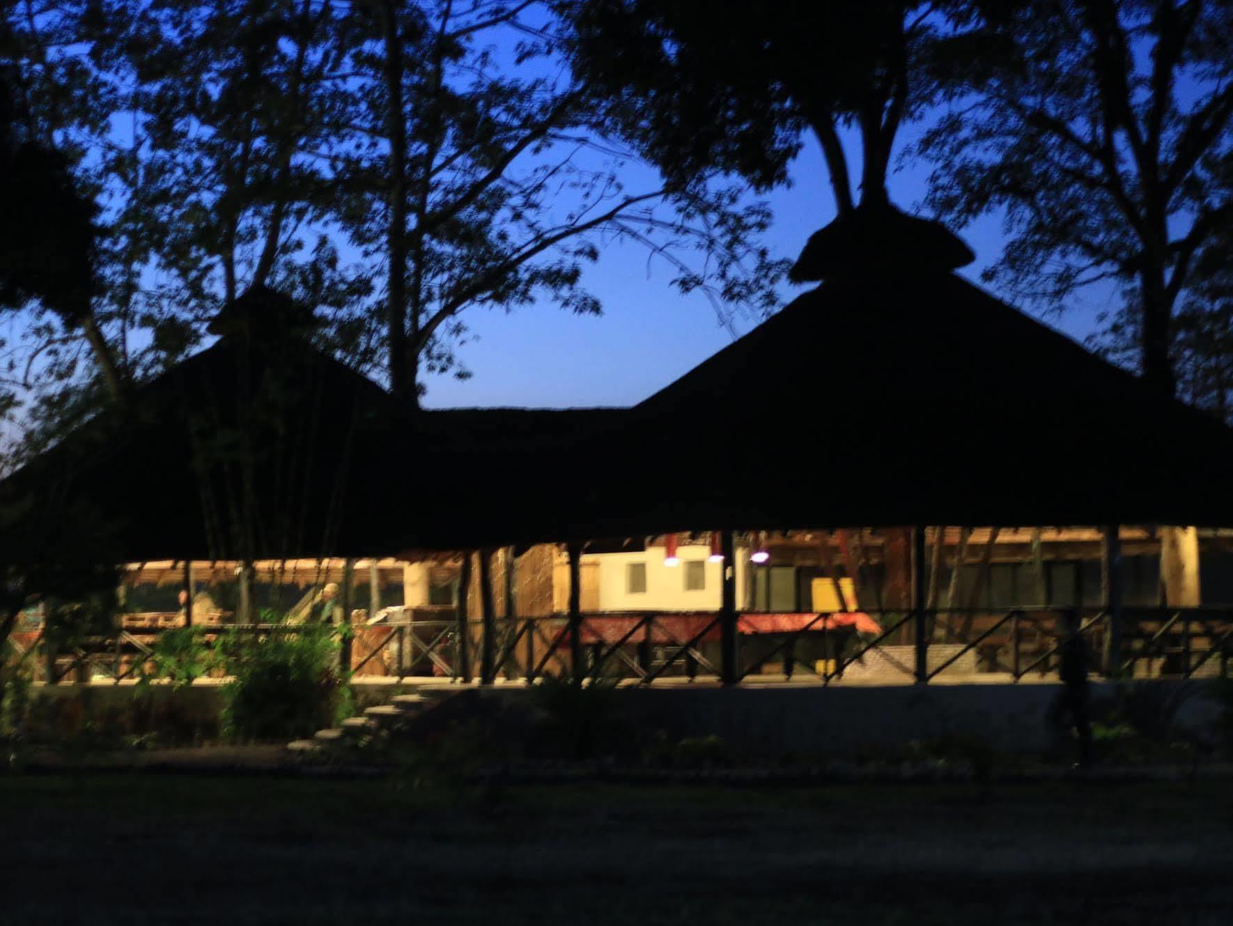Siddhartha Wildlife Retreat Hotel Meghauli Eksteriør billede